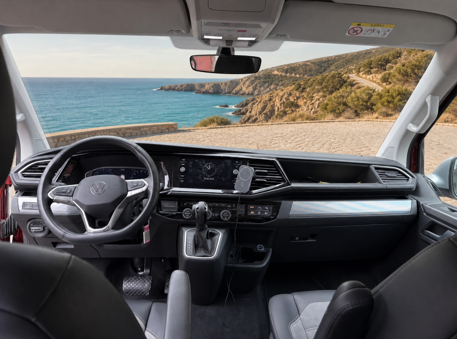 Kokpit Volkswagenu Multivan s automatickou převodovkou